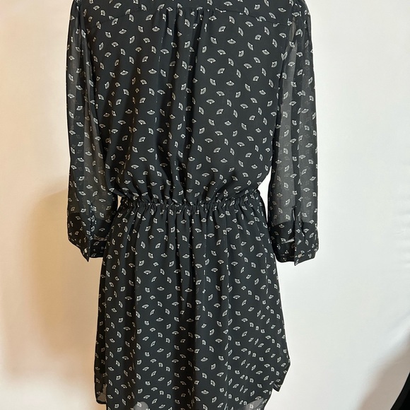 Elegant Black Patterned Dress - Picture 3 of 4